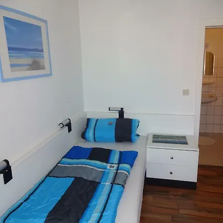 Beach N' Wave 2 Hotel
